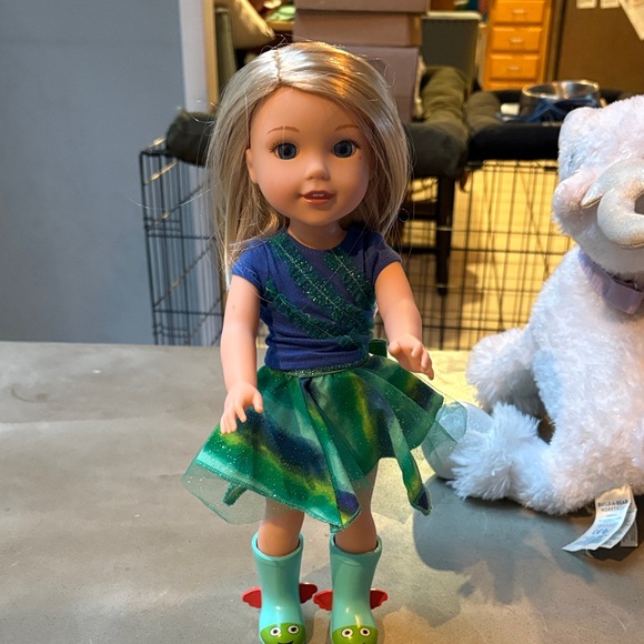American Girl Doll Camille Ellie wisher new condition with Blue and Green Outfit